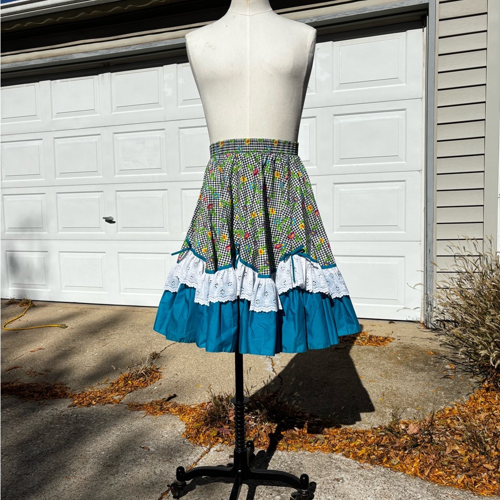 Vintage cottagecore floral lace wth bows square dance skirt